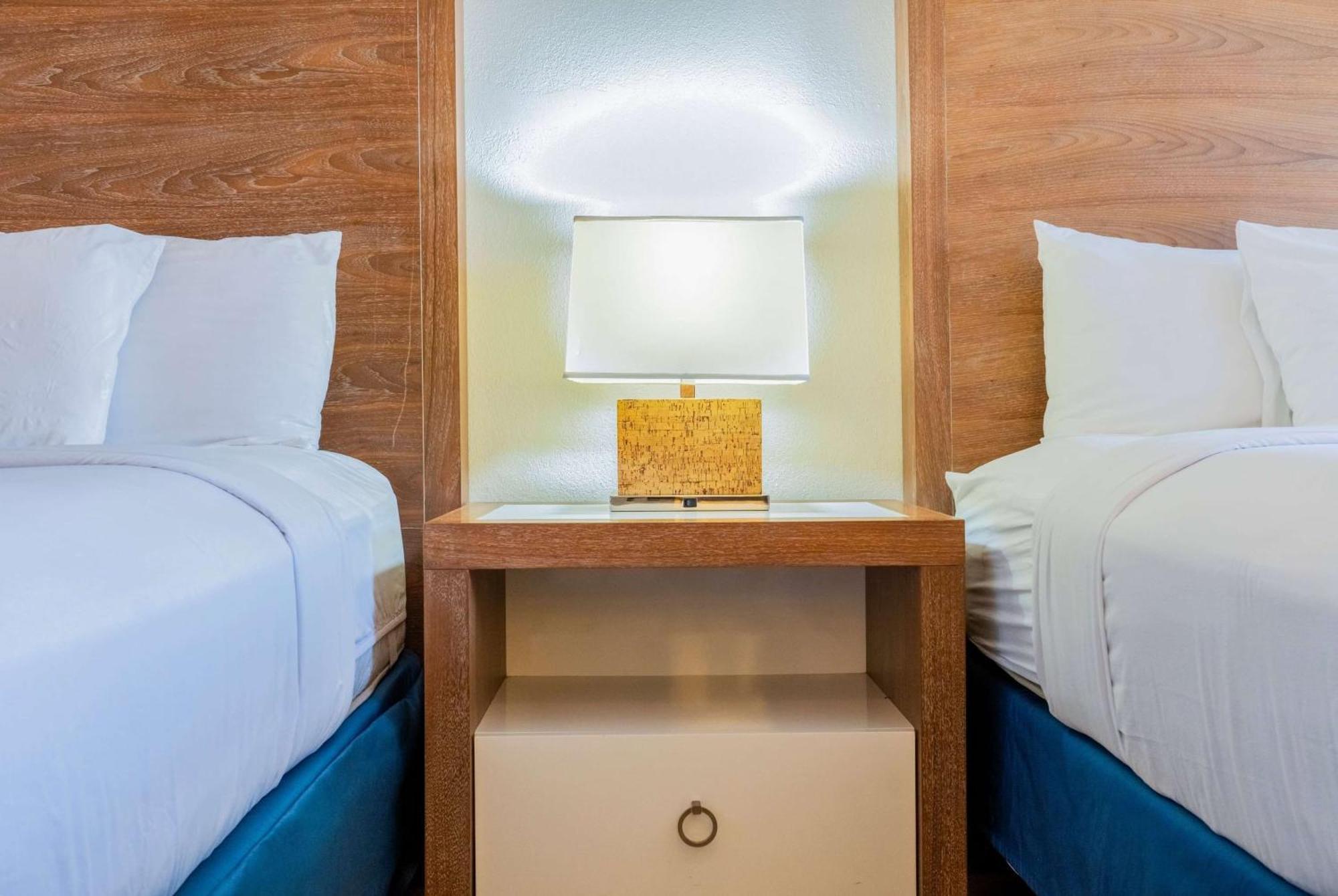 Ramada By Wyndham Flamingo Water Park 3*